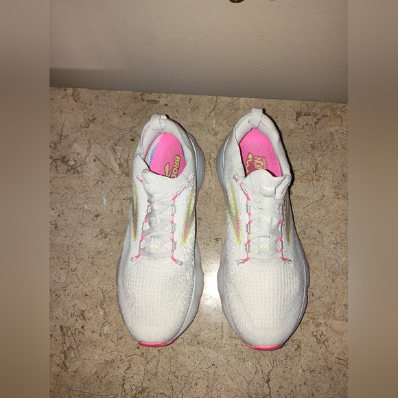 Women's Brooks Glycerin  Stealthfit 20 Athletic Shoes in Cream and Pink - Picture 5 of 10